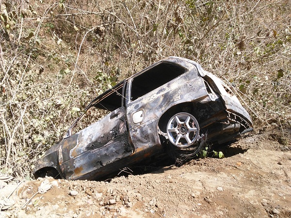 Carro quemado 23 mar 2016 IMG_20160319_132330