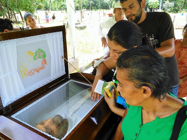 Sepelio Charles Peterson 03 jul 2016 MI PRENSA IMG_20160703_112350