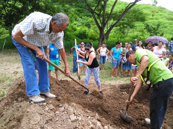 Sepelio Charles Peterson 03 jul 2016 MI PRENSA IMG_20160703_114900