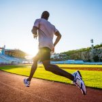 Cuide su corazón al hacer deporte: 5 consejos claves
