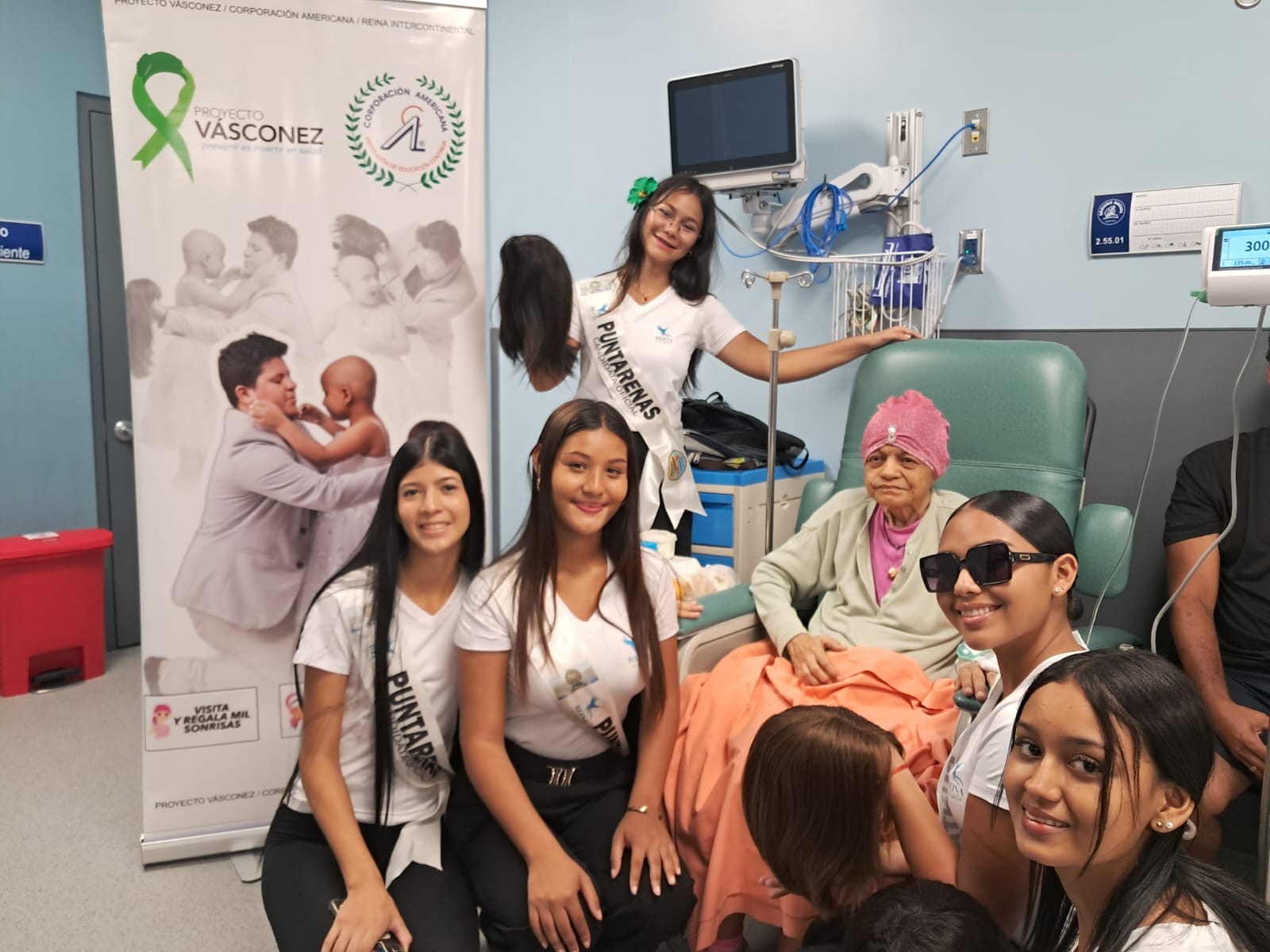 Candidatas del Miss Intercontinental Puntarenas visitaron el Hospital Monseñor Víctor Manuel Sanabria Martínez
