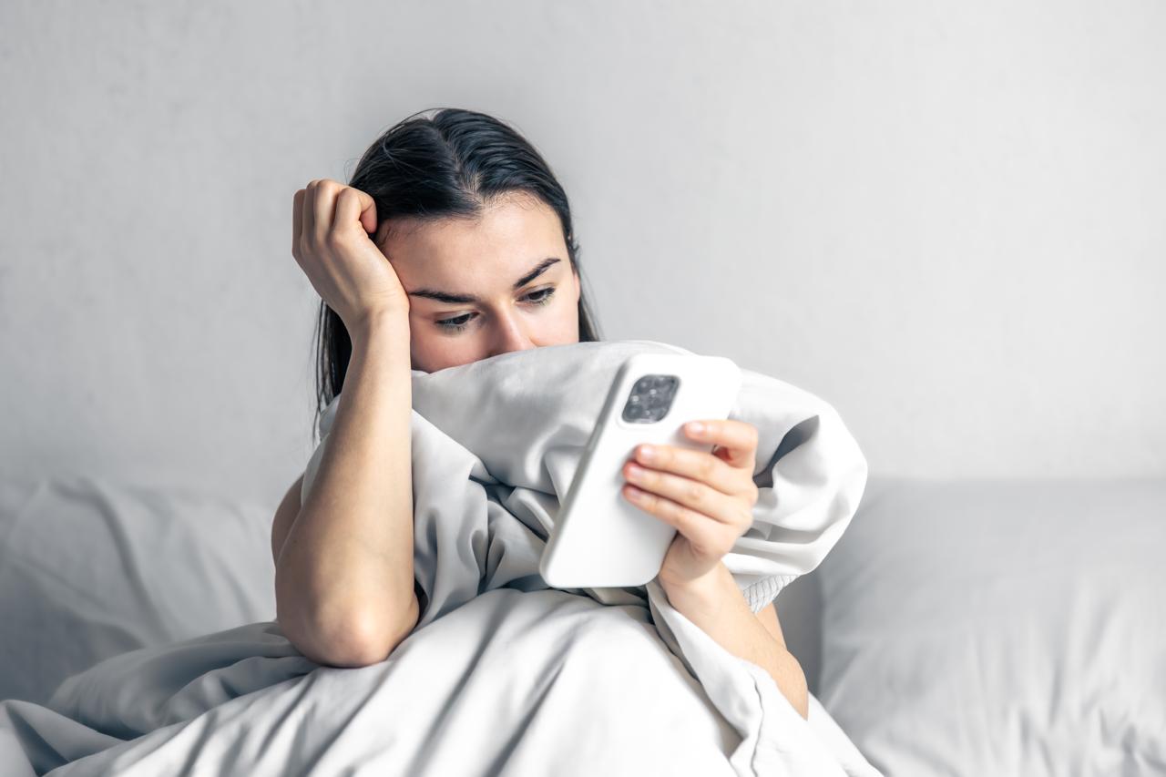 Doomscrolling: Consejos para proteger su salud mental ante el consumo compulsivo de noticias negativas en internet