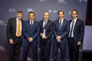 Red Motors recibe reconocimiento internacional de MINI por liderazgo en ventas de vehículos eléctricos