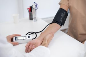 Experta comparte consejos para prevenir la presión arterial alta