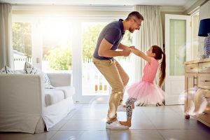 7 consejos de Huggies® para papá y su rol activo en la crianza responsable