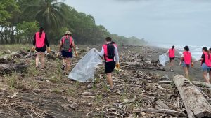 27 voluntarios recolectan 200 kilos de residuos durante la Segunda Jornada de Limpieza en Playa Hermosa