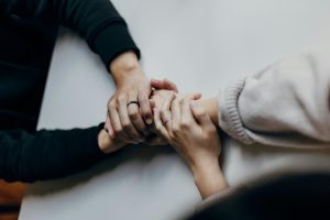 Psicología advierte: El costo emocional del desempleo
