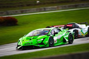 Costarricenses suben al podio en fecha del GT Challenge en Barbados